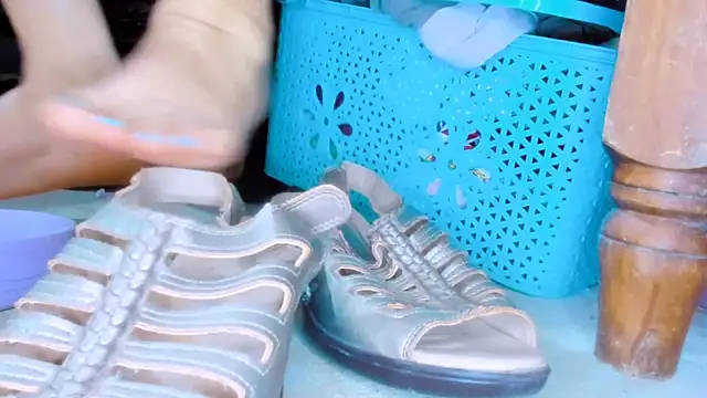 SofiaOlivares online show from April 6, 2026, 11:17 pm