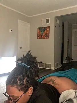 Snapshot of SweetHoneyBunz chatting on October 28, 2025, 4:13 am SweetHoneyBunz online show from October 28, 2025, 4:13 am