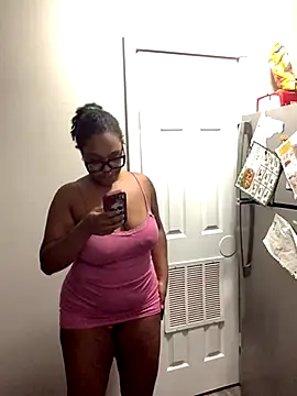 Snapshot of SweetHoneyBunz chatting on September 22, 2025, 1:11 am SweetHoneyBunz online show from September 22, 2025, 1:11 am