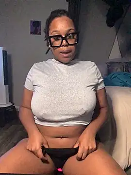 Snapshot of SweetHoneyBunz chatting on September 26, 2025, 10:16 pm SweetHoneyBunz online show from September 26, 2025, 10:16 pm