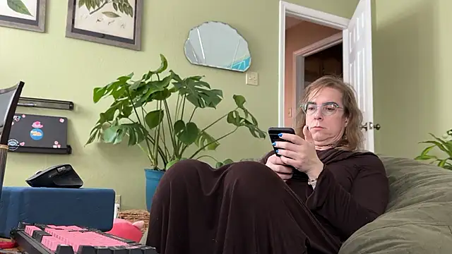 Snapshot of Linzy_19 chatting on February 17, 2026, 5:21 pm Linzy 19 online show from February 17, 2026, 5:21 pm