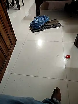 COUPLLE VILLAGE online show from December 4, 2025, 2:54 am