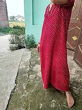 COUPLLE VILLAGE online show from November 4, 2025, 10:08 am