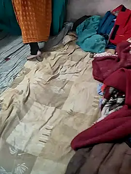 COUPLLE VILLAGE online show from December 3, 2025, 2:45 am