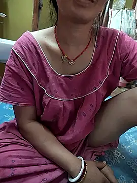 COUPLLE VILLAGE online show from April 15, 2026, 2:06 am