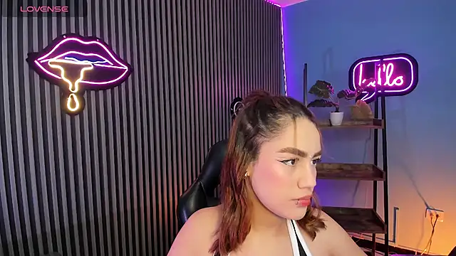 Snapshot of emily_roberts1 chatting on November 6, 2025, 4:38 am emily roberts1 online show from November 6, 2025, 4:38 am