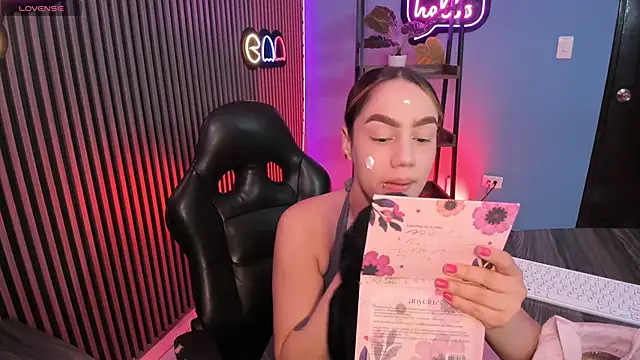 Snapshot of emily_roberts1 chatting on November 5, 2025, 4:59 am emily roberts1 online show from November 5, 2025, 4:59 am