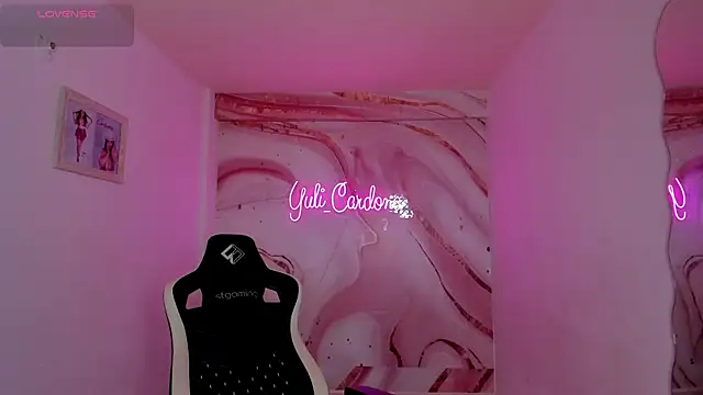 YuliCardona  online show from November 12, 2025, 4:11 pm