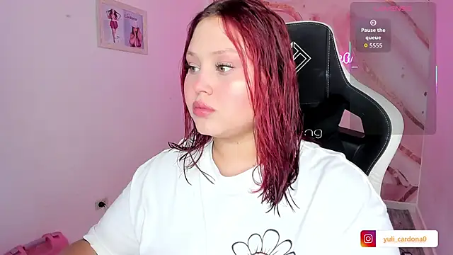 YuliCardona  online show from December 17, 2025, 7:41 pm