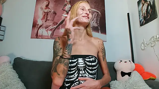 LessiaMia online show from October 18, 2025, 4:42 pm