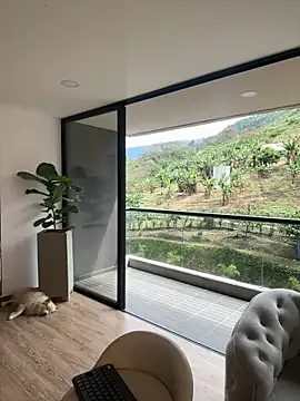 Helenbronwx online show from January 31, 2025, 7:08 pm