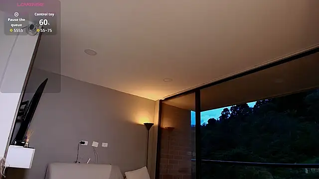 Helenbronwx online show from November 28, 2025, 10:43 pm