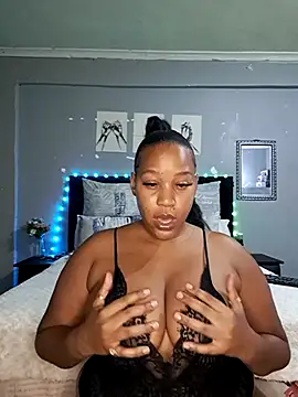 Snapshot of Toya_P chatting on February 5, 2026, 11:28 am Toya P online show from February 5, 2026, 11:28 am