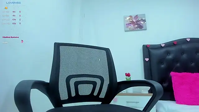 Snapshot of ariana19x chatting on January 27, 2025, 12:48 pm ariana19x online show from January 27, 2025, 12:48 pm