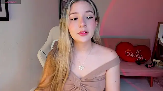 Snapshot of sweet_pink_ chatting on August 5, 2026, 2:11 pm sweet pink online show from August 5, 2026, 2:11 pm