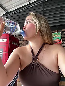 Danielavegax online show from April 12, 2026, 8:23 pm