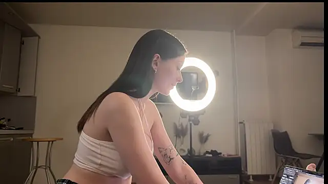  liatris  online show from April 7, 2026, 6:32 pm