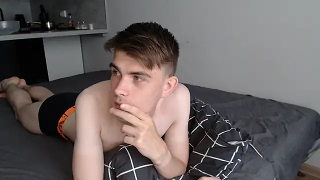 Snapshot of Student_Oliver chatting on July 10, 2026, 2:06 pm Student Oliver online show from July 10, 2026, 2:06 pm