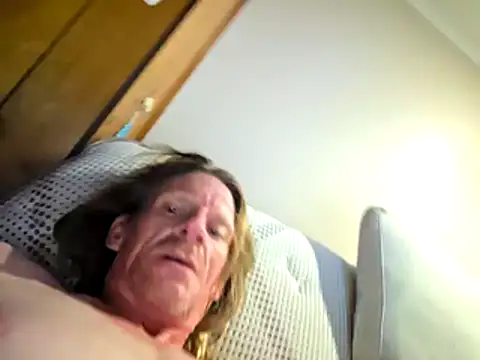 Travislovescum online show from October 27, 2025, 1:01 pm