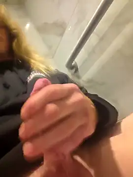 Travislovescum online show from November 6, 2025, 3:10 am