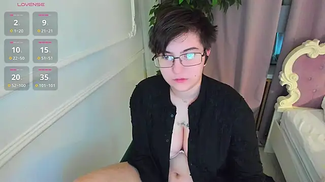 Snapshot of Lily_Marlin chatting on October 24, 2025, 5:06 am Lily Marlin online show from October 24, 2025, 5:06 am