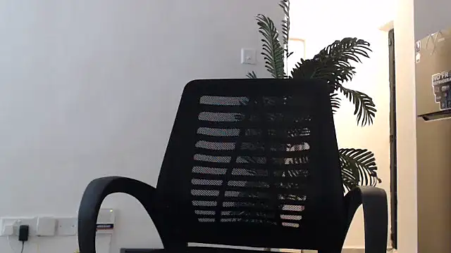 CurvyGlass online show from January 6, 2026, 6:17 am