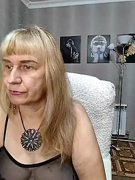 Snapshot of koroleva70 chatting on October 29, 2025, 11:42 am koroleva70 online show from October 29, 2025, 11:42 am