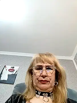 Snapshot of koroleva70 chatting on April 25, 2026, 10:18 am koroleva70 online show from April 25, 2026, 10:18 am