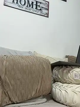 Snapshot of Mau_White chatting on February 21, 2025, 12:38 am Mau White online show from February 21, 2025, 12:38 am