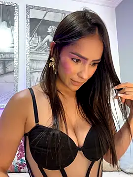 Snapshot of Mau_White chatting on October 19, 2025, 6:21 pm Mau White online show from October 19, 2025, 6:21 pm