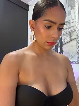 Snapshot of Mau_White chatting on October 14, 2025, 9:36 pm Mau White online show from October 14, 2025, 9:36 pm