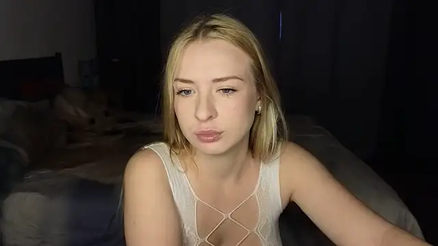 Snapshot of FREYA_- chatting on May 18, 2026, 1:38 pm FREYA - online show from May 18, 2026, 1:38 pm