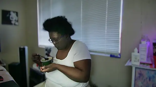 Yagurl  west online show from February 20, 2025, 1:14 am