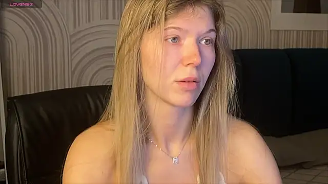 Snapshot of viviann_evans chatting on October 24, 2025, 1:04 am viviann evans online show from October 24, 2025, 1:04 am