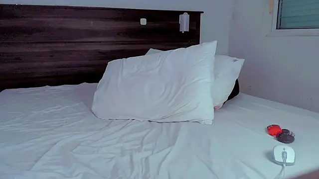 Snapshot of isahot22 chatting on November 13, 2025, 9:19 pm isahot22 online show from November 13, 2025, 9:19 pm