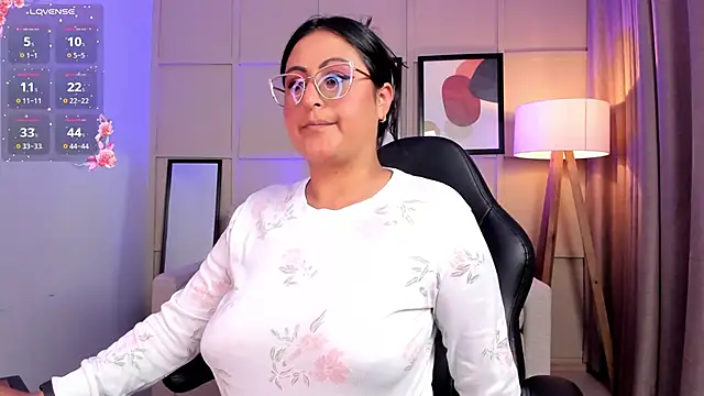 Snapshot of Amber_gold_ chatting on December 14, 2025, 3:57 am Amber gold online show from December 14, 2025, 3:57 am