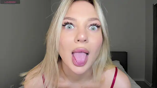 sarahphyllis online show from November 13, 2025, 8:57 pm