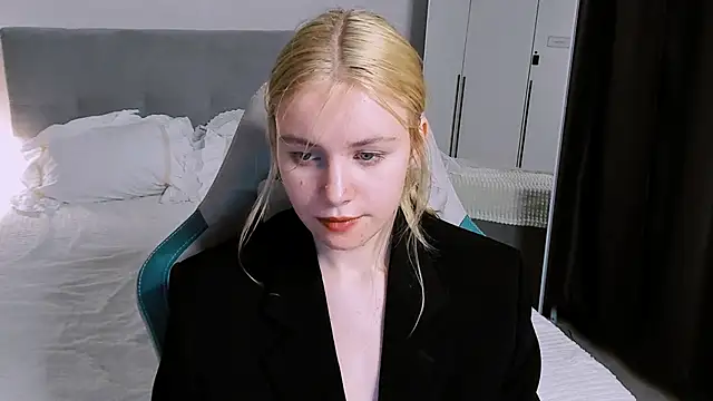 FapClubFamm online show from November 5, 2025, 5:49 pm