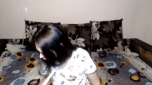 Snapshot of Nika_Shiny chatting on June 1, 2026, 5:18 am Nika Shiny online show from June 1, 2026, 5:18 am