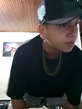 Snapshot of Peterking11 chatting on November 11, 2025, 8:09 am Peterking11 online show from November 11, 2025, 8:09 am