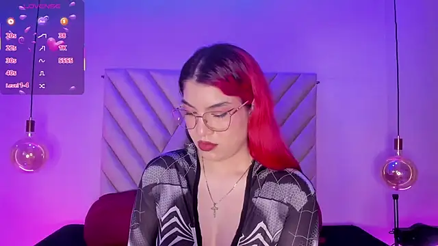 Snapshot of EmmaSwift_ chatting on December 5, 2025, 2:43 am EmmaSwift online show from December 5, 2025, 2:43 am