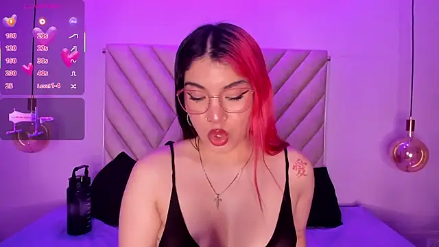 Snapshot of EmmaSwift_ chatting on November 23, 2025, 1:59 am EmmaSwift online show from November 23, 2025, 1:59 am