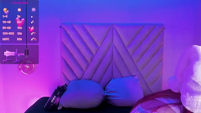 Snapshot of EmmaSwift_ chatting on December 15, 2025, 3:01 am EmmaSwift online show from December 15, 2025, 3:01 am