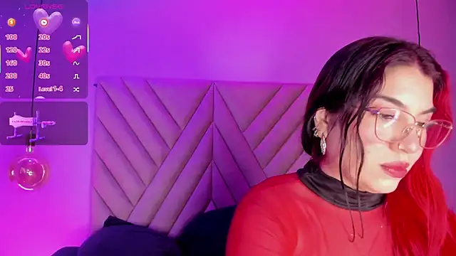 Snapshot of EmmaSwift_ chatting on December 2, 2025, 2:56 am EmmaSwift online show from December 2, 2025, 2:56 am