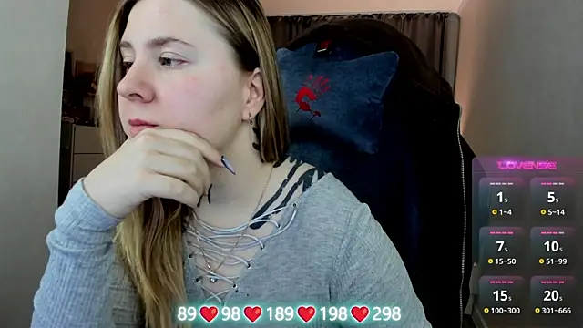 Olivia Munk online show from December 18, 2025, 3:55 am