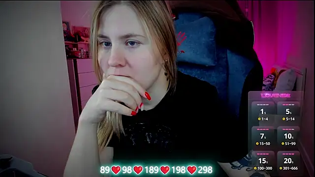 Olivia Munk online show from November 7, 2025, 3:55 am