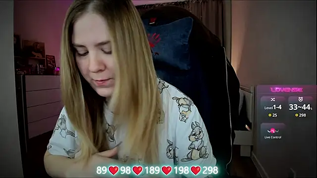 Olivia Munk online show from December 17, 2025, 4:06 am