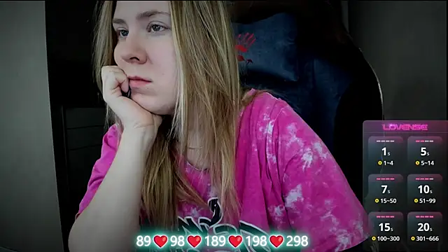 Olivia Munk online show from December 14, 2025, 3:46 am