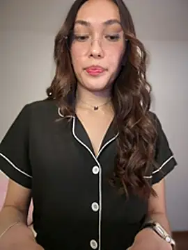 Snapshot of MichelleFerry_ chatting on May 4, 2026, 6:38 am MichelleFerry online show from May 4, 2026, 6:38 am