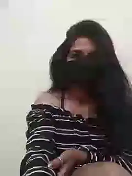 Snapshot of Shuttii_25 chatting on February 24, 2025, 6:15 pm Shuttii 25 online show from February 24, 2025, 6:15 pm